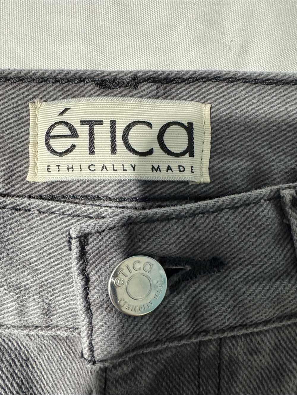 Ética Nina High Rise Flare Jeans Stormy Skies Gray Wash NWT Size 25 Sustainable - Picture 3 of 10